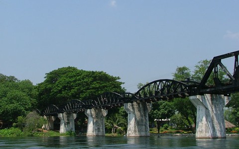 Trên cầu sông Kwai