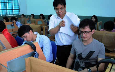 Thí sinh nước ngoài cũng thi tuyển