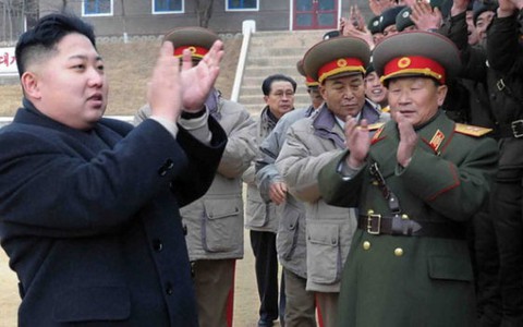 Kim Jong Un thanh sát quân đội trước tập trận Mỹ - Hàn