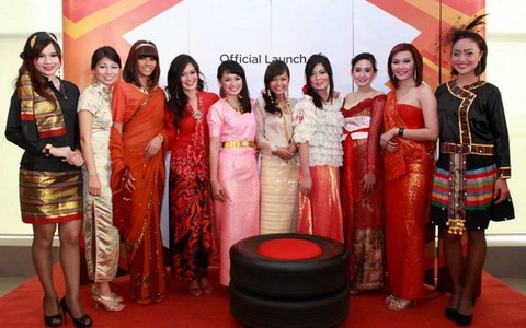AirAsia xin lỗi vì gây hiểu nhầm về xường xám
