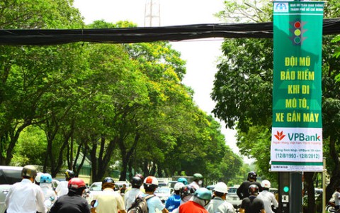 Poster tuyên truyền an toàn giao thông bịt mắt tín hiệu