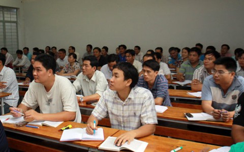 Hệ tại chức đã hết sứ mệnh lịch sử?