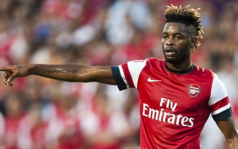 Wenger tiết lộ lý do bán Alex Song