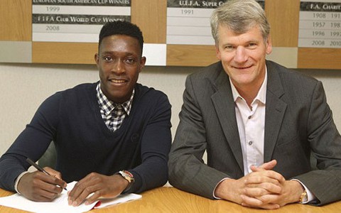 Welbeck gia hạn hợp đồng với M.U
