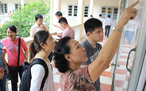 Sốt ruột vì chưa nhận được giấy báo điểm