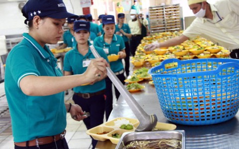 Sớm cải thiện bữa ăn công nhân
