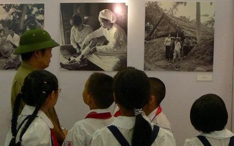 Triển lãm Trẻ em thời chiến