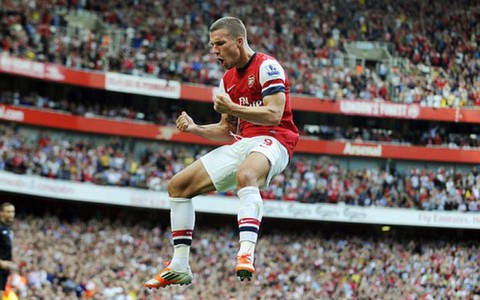 Arsenal giội mưa goal, Chelsea tịt ngòi