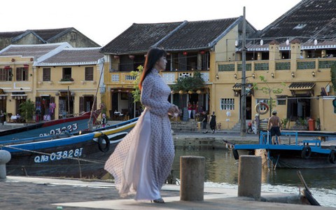 Ánh Tuyết "thương tiếng nói quê hương"