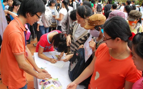 Nhận quà, làm tranh cùng "Chuyển động xanh"