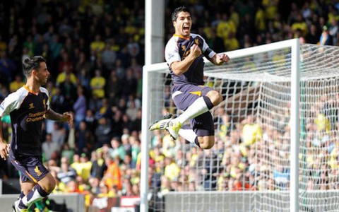 Suarez lập hat-trick, Liverpool thắng trận đầu tay