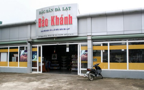 Hành hung hướng dẫn viên vì khách không vào cửa hàng