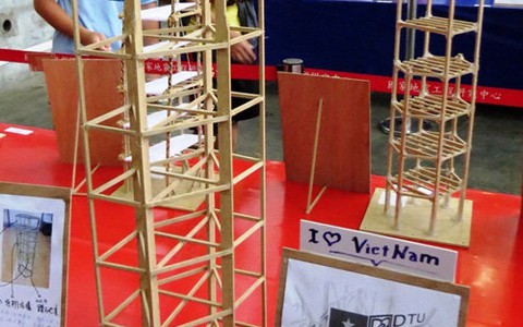 Mô hình nhà chống động đất của sinh viên Đà Nẵng