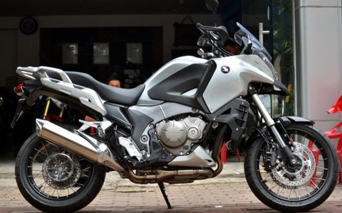 Honda Crosstourer SE 1200 chinh phục phái mạnh