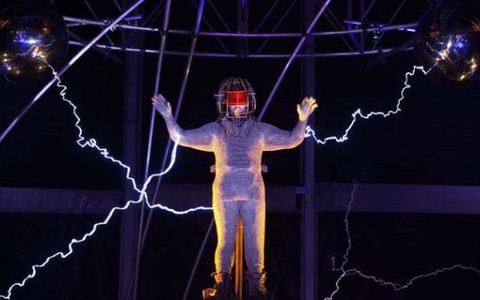 David Blaine đùa với điện
