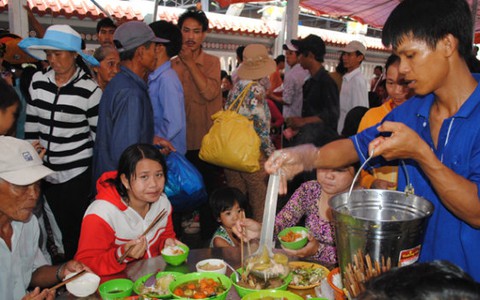 5.000 người tình nguyện phục vụ tại đình Nguyễn Trung Trực