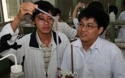 Cần một nền giáo dục khai sáng