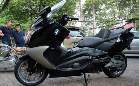 Scooter mang dòng máu "xế hộp"