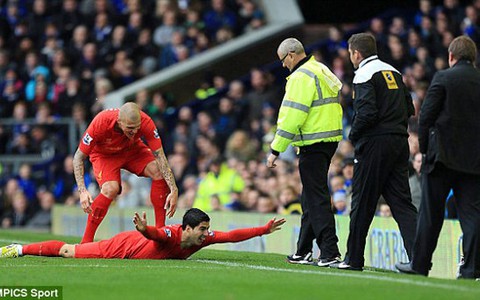 Everton hòa may trước Liverpool