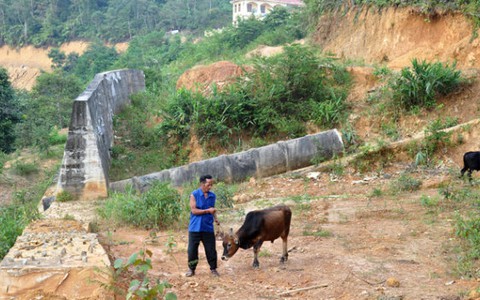 Tháo chạy khỏi thủy điện