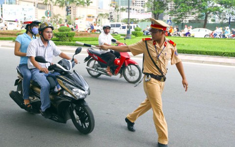 Phạm lỗi lấn tuyến, mất cả ngày công