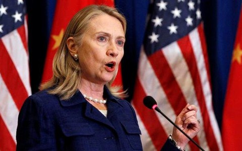 Ngoại trưởng Hillary Clinton bị kiện