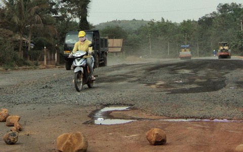 Phí cao đổ đầu dân