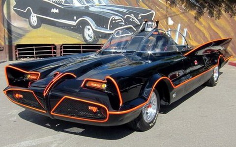 Đấu giá chiếc Batmobile đầu tiên trong phim Batman