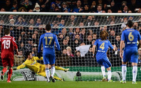 Juventus đi tiếp, Chelsea thành cựu vô địch