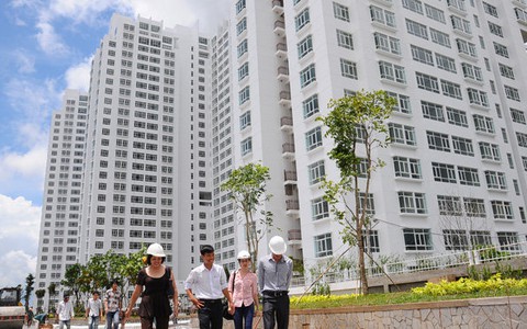 Bơm tiền cho người dân mua nhà