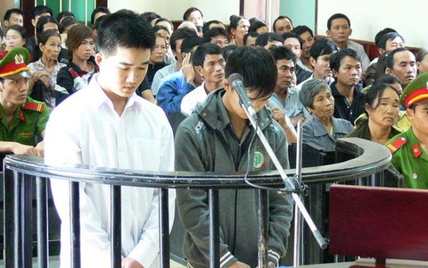 Giết người vì bênh cha mẹ, lãnh 20 năm tù