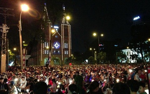 Chen chúc đi đón Giáng sinh