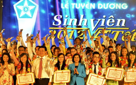 Tuyên dương 94 "Sinh viên 5 tốt"