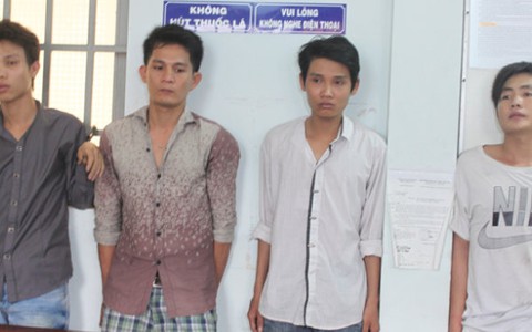 Bắt 4 nghi can cướp xe một cảnh sát giao thông