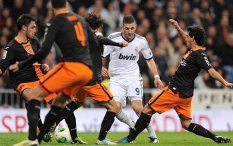 Trọng tài - tâm điểm trận Real Madrid thắng Valencia
