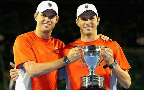 Anh em Bryan đi vào lịch sử Grand Slam