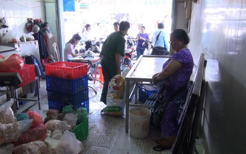 Tiêu hủy hơn 1 tấn gà thối