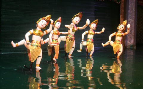 Sân khấu phía Bắc tưng bừng trẩy hội xuân