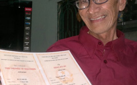 Ông già cử nhân