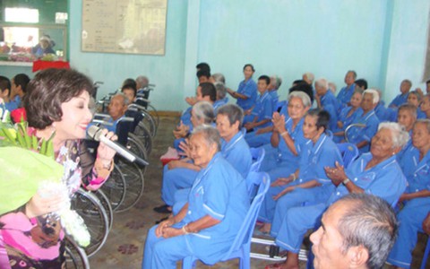 Những sợi tơ cuối tặng đời