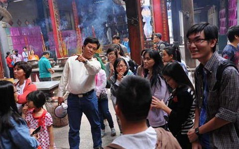 Tiến sĩ làm tour: đi hành hương, học văn hóa