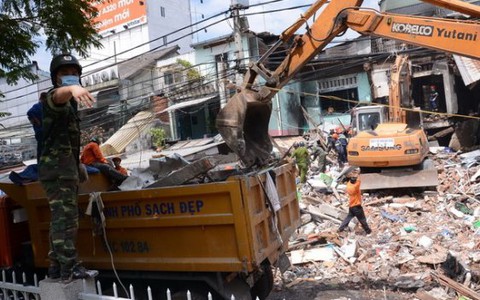 Nạn nhân thứ 11 qua đời; dân trong hẻm sống nơm nớp