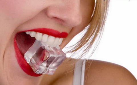 Làm đẹp đơn giản với đá viên
