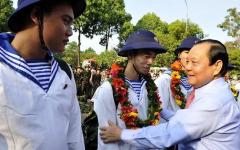 Hàng chục ngàn thanh niên lên đường nhập ngũ