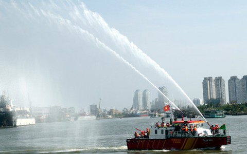 TP.HCM có tàu chữa cháy hiện đại