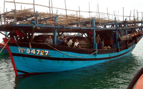 Hải quân cứu nạn thành công 31 ngư dân bị nạn