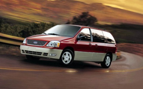 Ford thu hồi 230.000 xe minivan