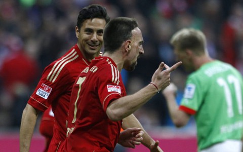Ngược dòng ấn tượng, Bayern chạm tay vào cúp vô địch