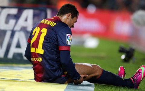 Barcelona mất Adriano 6 tuần