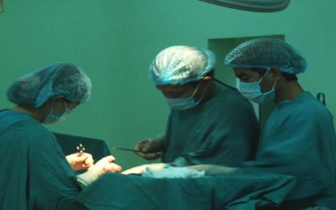 Giáo sư đến Quảng Ngãi làm việc được nhận 350 triệu đồng